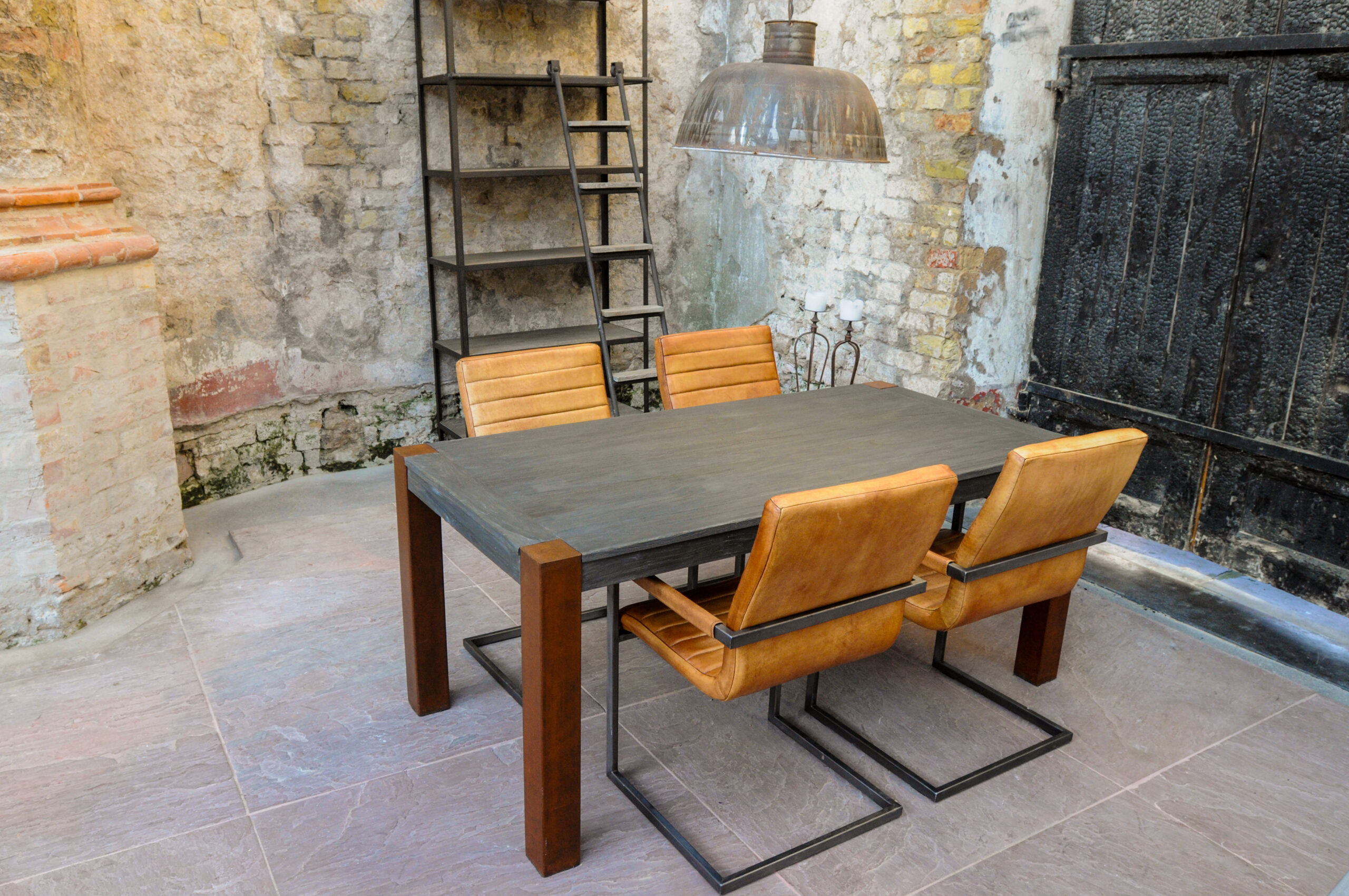 BOTLEK Industriële Eettafel | Teak uit Treinwagonplanken & Roestkleurige Poten | 180 x 90 / 240 x 100cm - Afbeelding 3